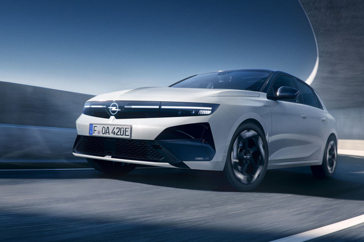 Megérkezett a legdurvább elektromos Opel Astra
