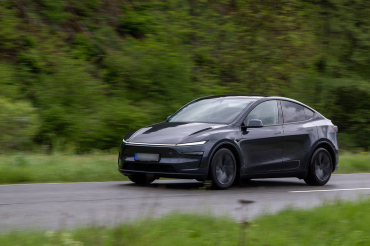 Hamarosan egész Európában zöld utat kaphat a Tesla önvezetése