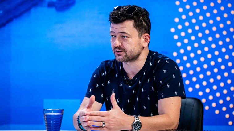 Veszélyes szintre lépett a mesterséges intelligencia, 2030-ra az emberiséget is kiirthatja