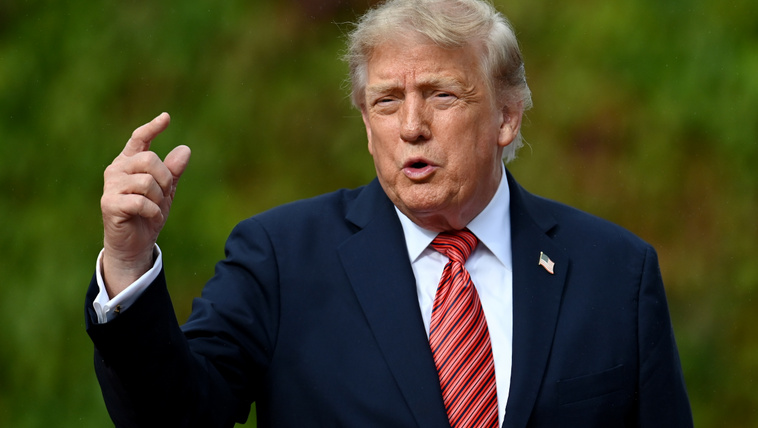 Súlyos háborús válságra figyelmeztetett Donald Trump, még Volodimir Zelenszkijnek is nekiment