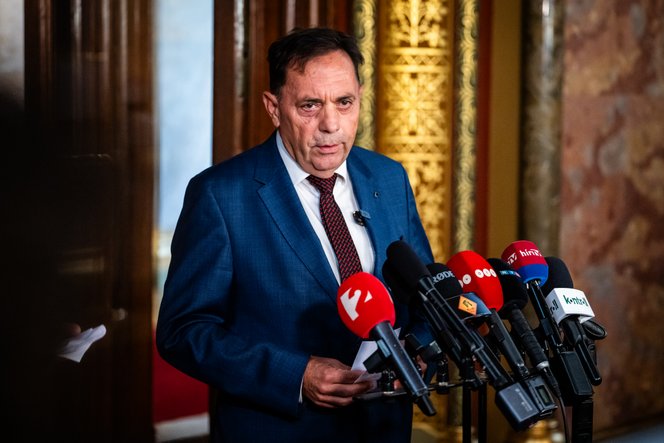 „Ha lehet, akkor végeztessen is ki” – üzent Pócs János Magyar Péternek, miután felfüggesztették a mentelmi jogát