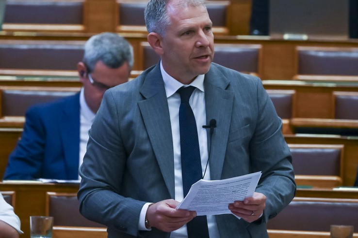 Kiterítette kártyáit a kormány: visszatér a kata, milliárdos vagyonadó jön