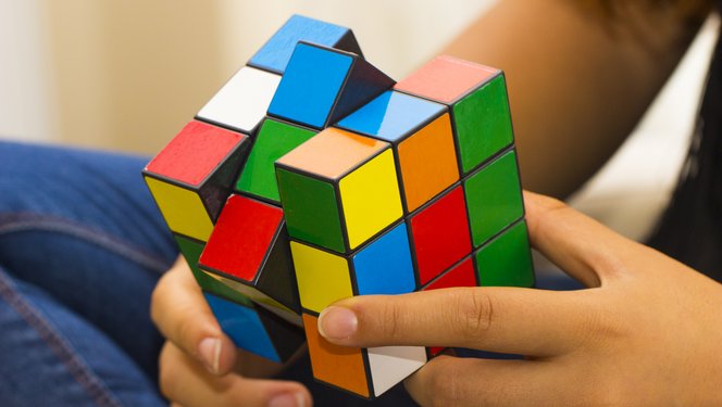 Megbénította a mezőnyt a hatéves csodagyerek, történelmi Rubik-kocka-világcsúcs született