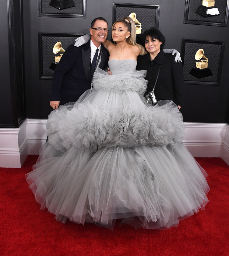 Ariana GrandeAriana Grande szülei, Joan Grande és Ed Butera is mellette voltak a 2020-as Grammy-díjátadógálán
