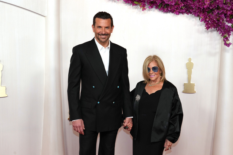 Bradley CooperBradley Cooper édesanyja, Gloria Campano sem először tűnt fel díjátadón: fia több alkalommal is őt vitte magával kísérőként