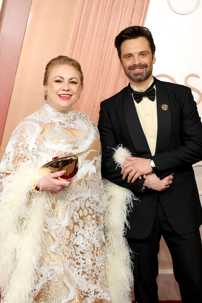 Sebastian Stan2025 márciusában Sebastian Stan édesanyja, Georgeta Orlovschi társaságában érkezett a 97