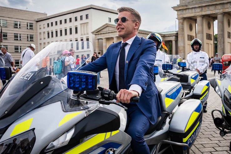 Elbujdokolt a Magyar Pétert borral leöntő férfi, megtört vallomást tett a felesége