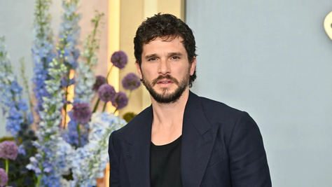 Furcsán becézi Kit Harington Leonardo DiCapriót, pedig még sosem találkoztak