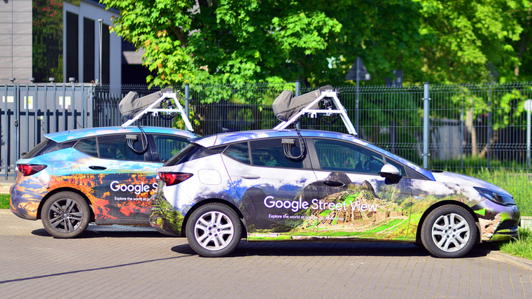Túl sokat láttak a kamerákA Google Street View egyik argentin felvétele egy férfit meztelenül mutatott saját kertjében, annak ellenére, hogy egy magas kerítés mögött tartózkodott