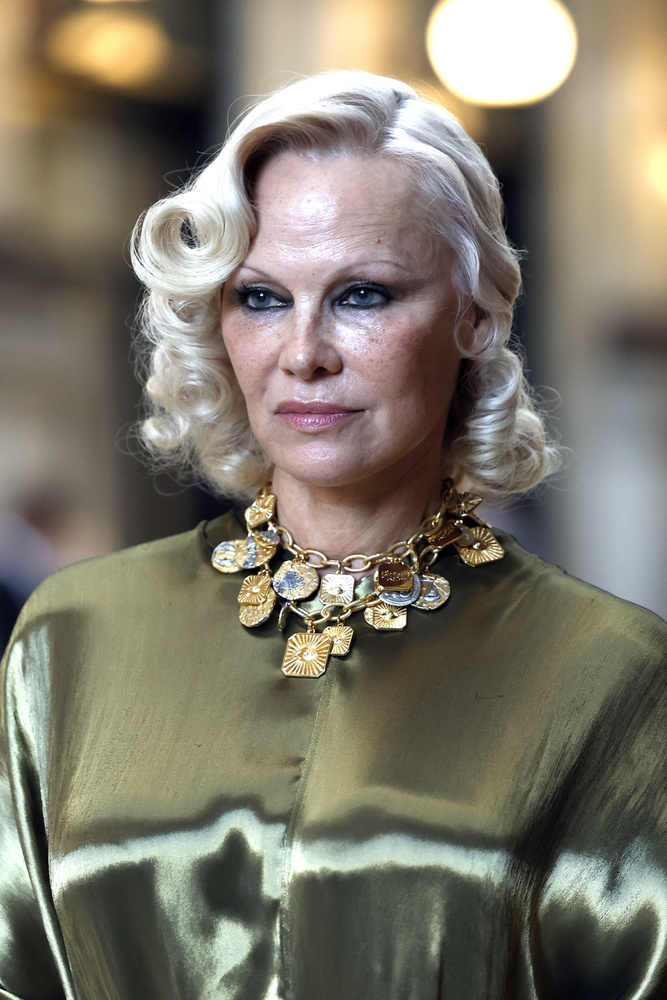 Pamela AndersonMiután évekig a média figyelmének középpontjában állt, a Baywatch egykori sztárja, Pamela Anderson úgy döntött, hogy a saját szavaival meséli el történetét