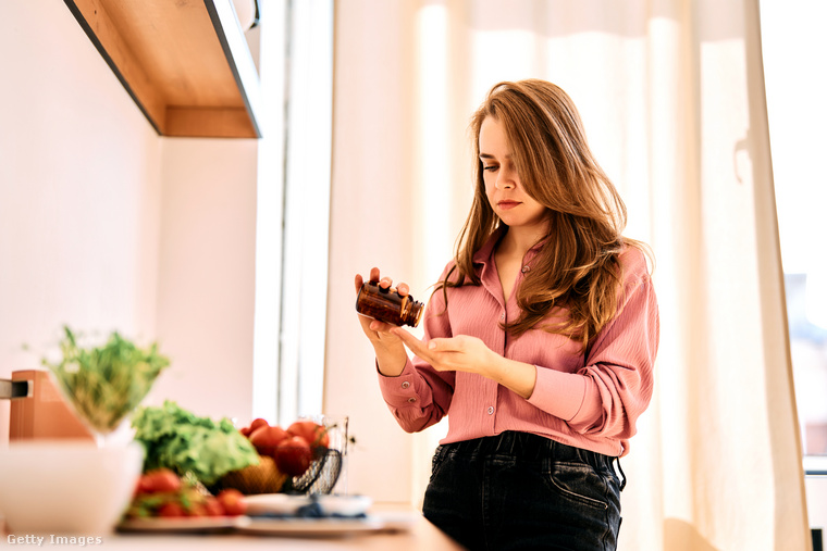 A D-vitamint is vizsgáljákEgy másik kutatás szerint az alvászavarral és enyhe kognitív zavarral élők közül jobb eredményt értek el egy gondolkodási képességeket mérő teszten azok, akik naponta legalább 5000 NE D-vitamint szedtek