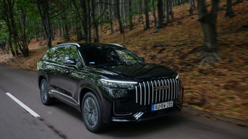 428 lóerős, 7 üléses plug-in hibrid SUV 20 millióért