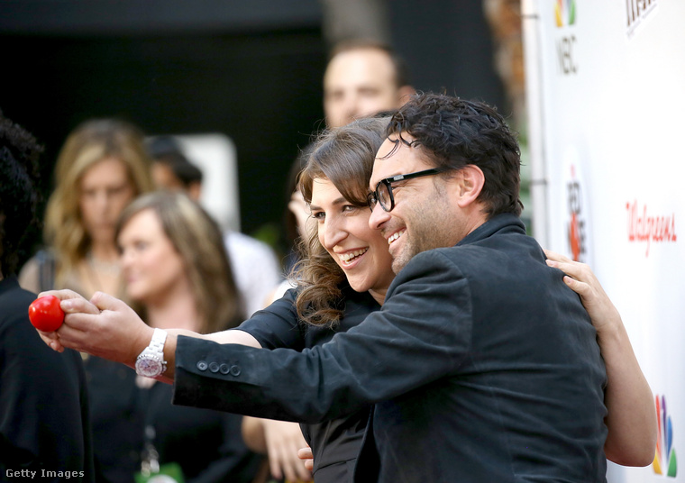 Johnny Galecki és Mayim Bialik már jóval korábban csókolóztak a kamerák előttJohnny Galecki és Mayim Bialik jóval az Agymenők előtt ismerték egymást