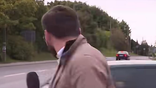Éppen egy balesetről forgatott a lengyel tévé, amikor a szemük láttára ütöttek el egy rolleres lányt