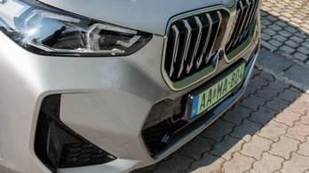 Nagy bejelentés: ezek az autók féláron parkolhatnak Budapesten