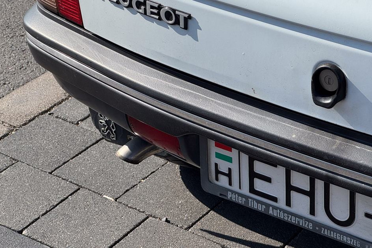 A Minisztérium támogatja a trikolór rendszámot, de nem találják a présformát