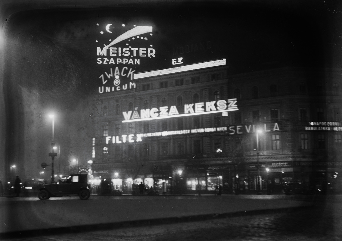 Az Oktogon az 1930-as évek elején