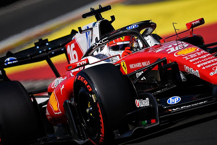 Tényleg repül a Ferrari-főnök? Váratlan húzással reagáltak az olaszok