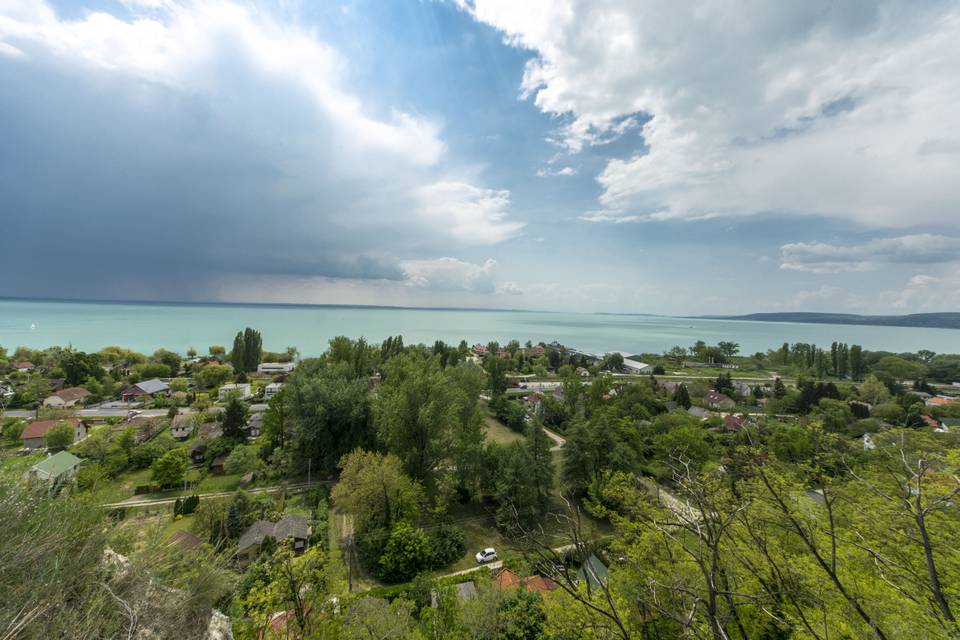 Pilinszky János-szobrot állítanak Balatonkenesén, a költőhöz szorosan kötődő ligetben