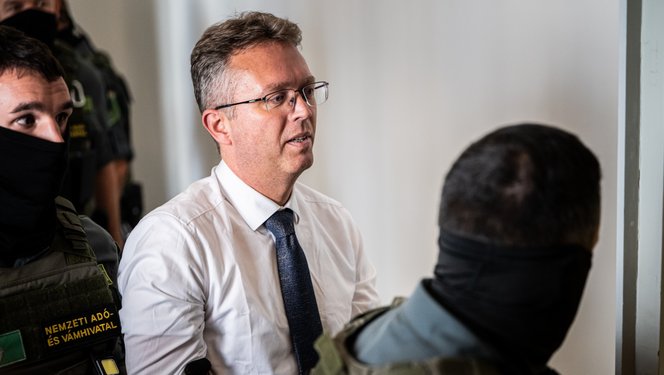 Nem engedik be Hankó Balázs fodrászát a börtönbe