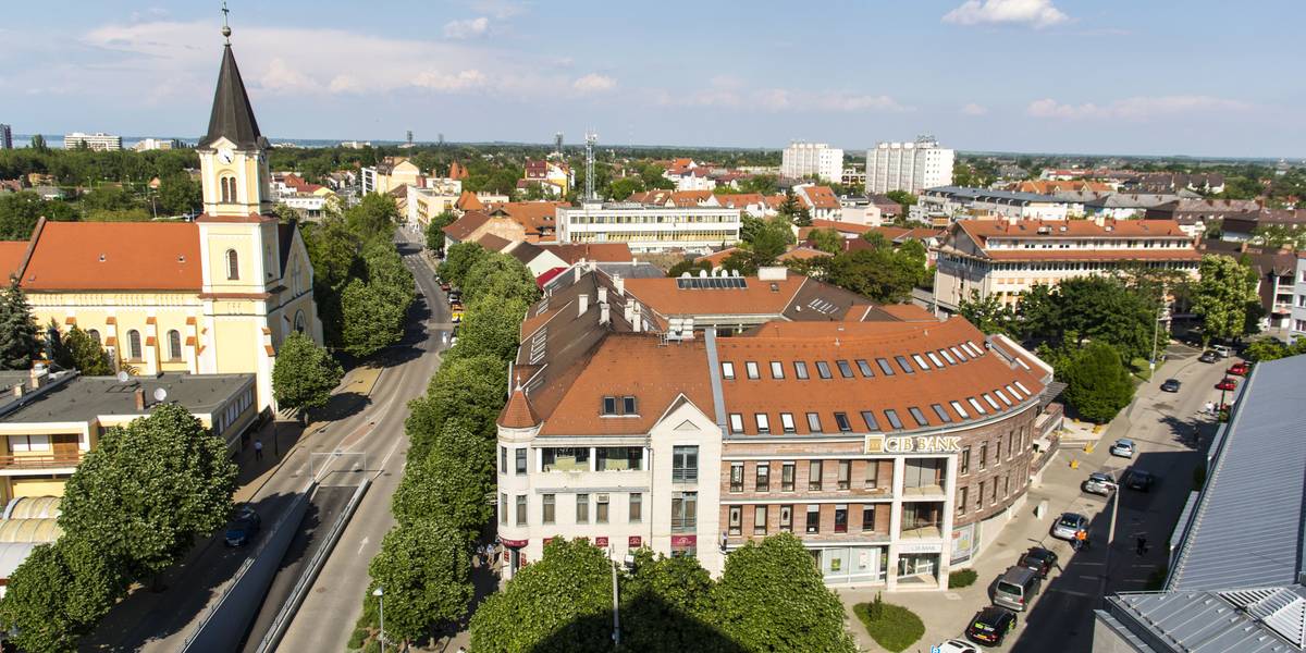 Rákóczi, Széchenyi és Karinthy is helyet kaphat Siófok új hírességek sétányán