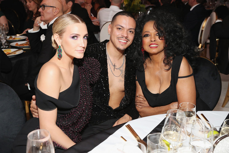 Ashlee Simpson és Diana RossAshlee Simpson férje, Evan Ross a zeneikon Diana Ross fia, valamint Tracee Ellis Ross színésznő testvére