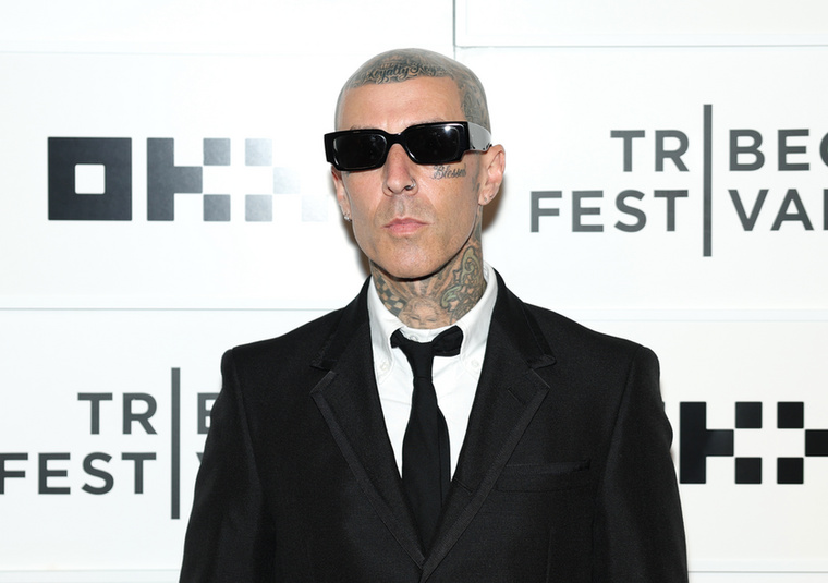 Travis Barker szemtől szemben találkozott a halállalA Blink-182 dobosa 2008 szeptemberében egy kisrepülő fedélzetén utazott, amikor a gép felszállás közben lezuhant és kigyulladt