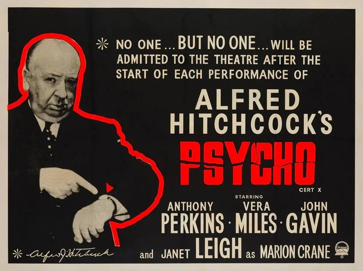 Alfred Hitchcock a Psycho plakátján jelzi, hogy senkit sem engednek be a kezdés után