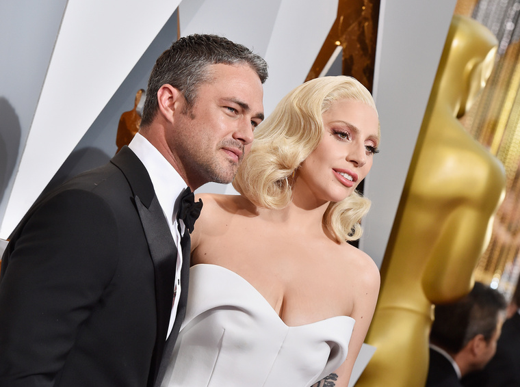 Lady Gaga és Taylor KinneyLady Gaga és Taylor Kinney 2011-ben, a You and I videoklip forgatásán ismerkedtek meg