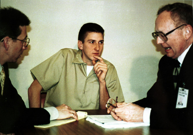Timothy McVeigh – két doboz mentás-csokoládés fagylaltTimothy McVeigh-t az 1995-ös oklahomai merénylet miatt ítélték halálra, amelyben 168 ember vesztette életét