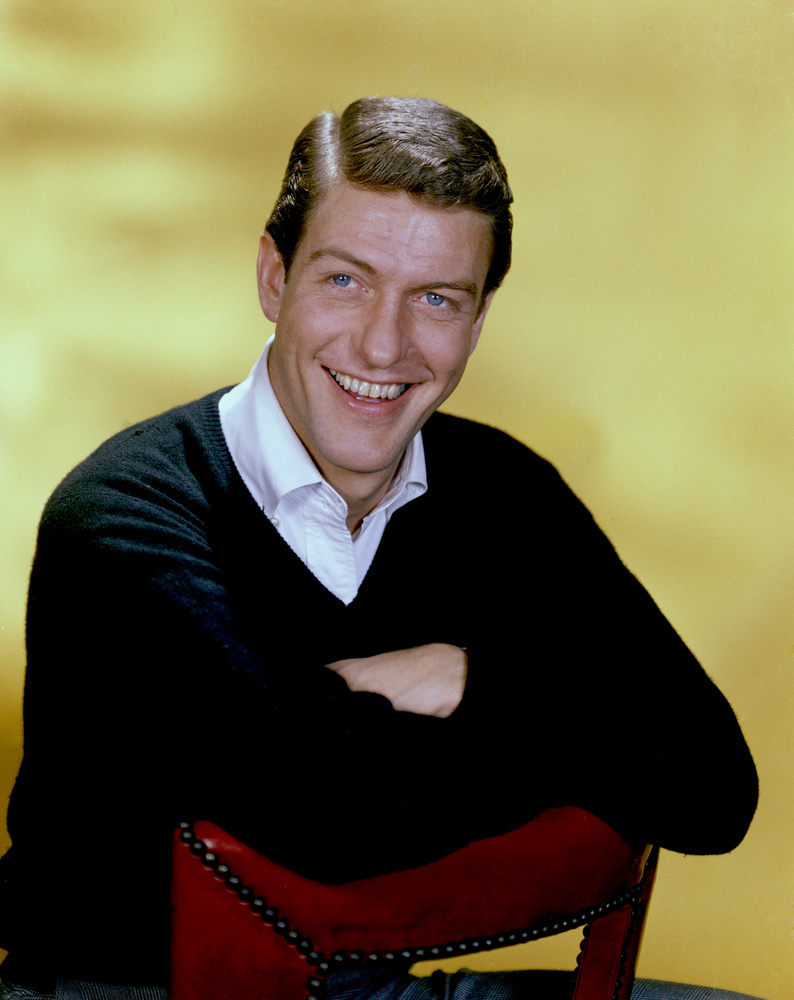 Dick Van DykeDick Van Dyke évtizedeken át szórakoztatta a közönséget, és olyan legendás produkciókban vált világszerte ismertté, mint a The Dick Van Dyke Show, a Mary Poppins (1964) és a Chitty Chitty Bang Bang (1968)