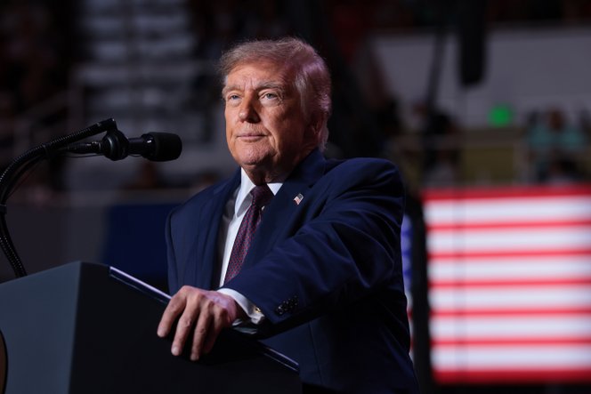 Óriási pofon jött a mérsékelt politikusoknak, miközben csúcsra törnek Donald Trump szövetségesei