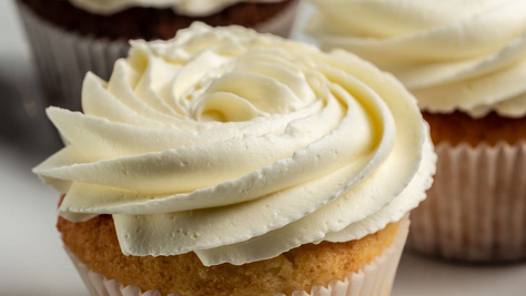 Vaníliás muffin tejszínhabbal: puha és finom