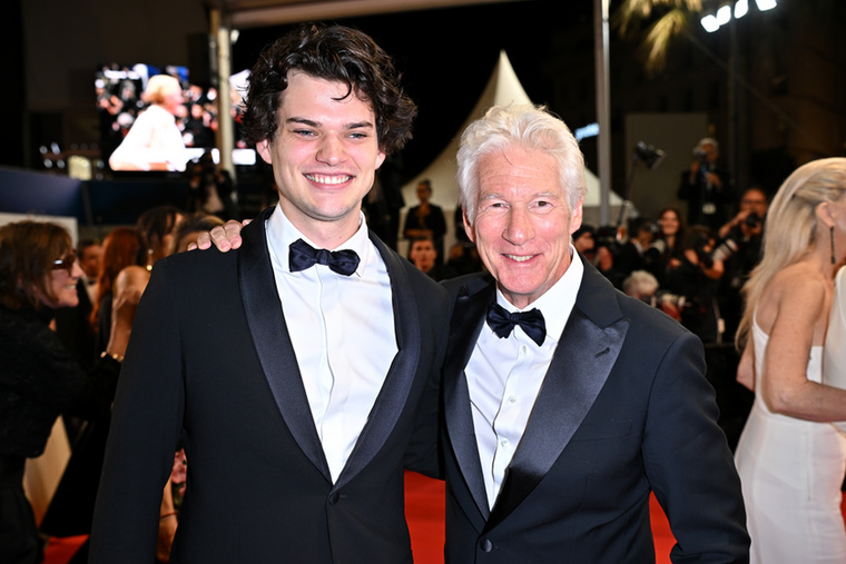 Richard és Homer GereRichard Gere az 1980-as években robbant be a köztudatba, és a következő évtizedben Hollywood egyik legelegánsabb és legstílusosabb férfi főszereplőjévé vált