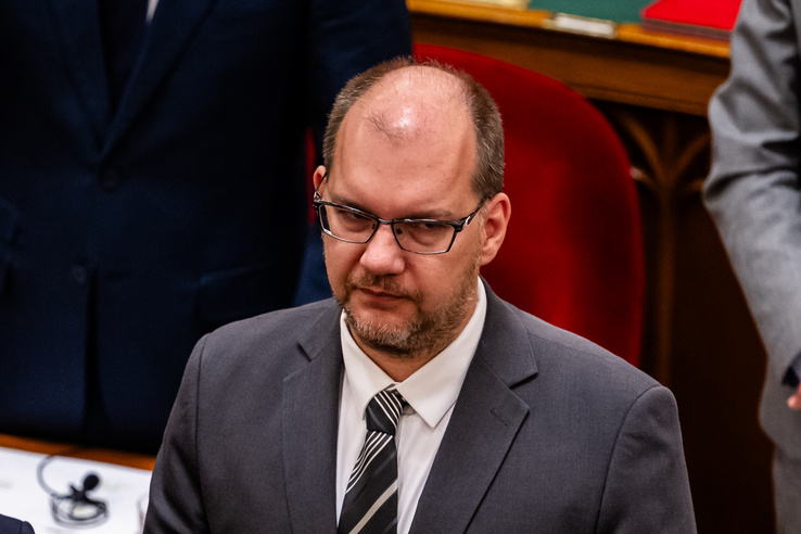 Ezt a két tévécsatornát büntette elsőként az új Médiatanács: hatmillió és 800 ezer forintra