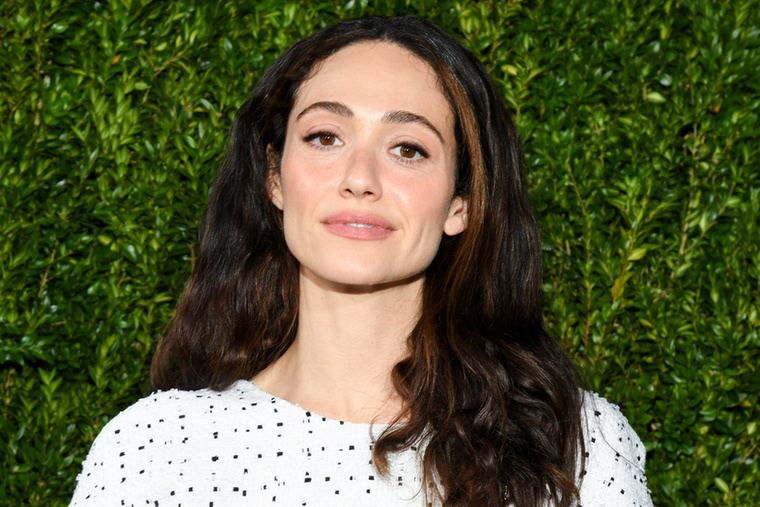 Emmy Rossumnak a randizását is megnehezítette a Szégyentelenek&nbsp;Emmy Rossum éveken át alakította Fiona Gallaghert a Shameless – Szégyentelenek című sorozatban, amelyben több meztelen és intim jelenetet is vállalt