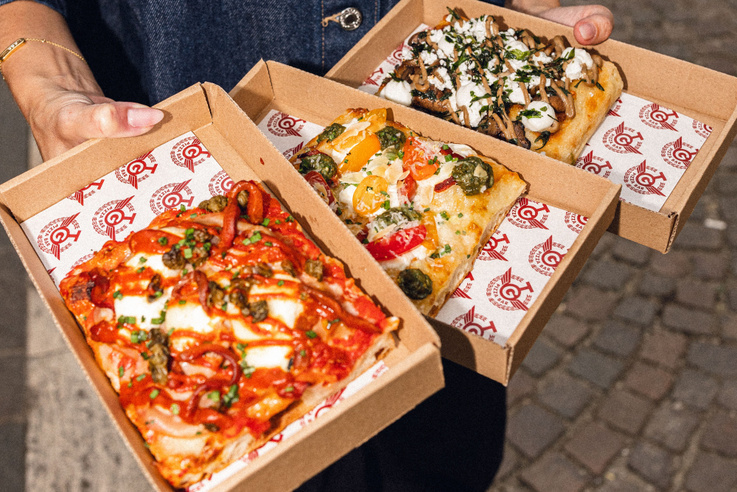 Prémium pizzaszelet már 990 Ft-tól – Új műfajba vágott bele Budapest egyik legismertebb olasz étterme