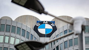 Büntetőfékezett a BMW: nem adják a hivatali autót a jobboldali pártelnök alá