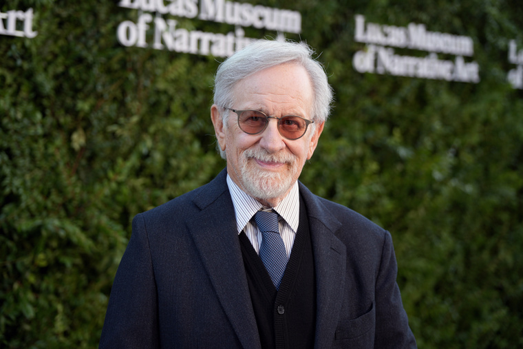 Steven Spielberg – az alapítványa is pénzt veszítettSteven Spielberg alapítványa ugyancsak kapcsolatban állt Bernie Madoff-fal