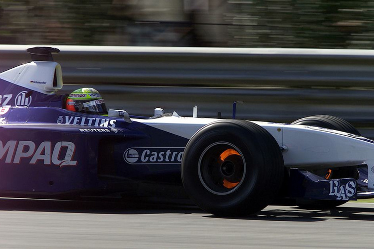 Szőrén-szálán eltűnt egy F1-es autó, már a bíróságon az ügy