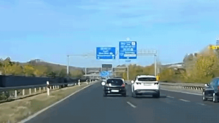 Hajszálon múlt a tragédia az M1-esen, szalagkorlátba csapódott az ijedt autós
