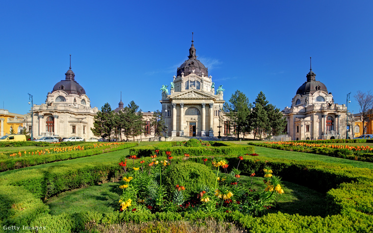 Széchenyi fürdő, BudapestA válogatásból Budapest sem maradt ki, méghozzá a főváros fürdőkultúrája miatt