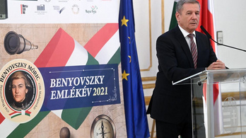 Orbán volt honvédelmi minisztere is kapott posztot Ruszin-Szenditől: Hadházy Ákos szerint nem véletlen a kinevezés