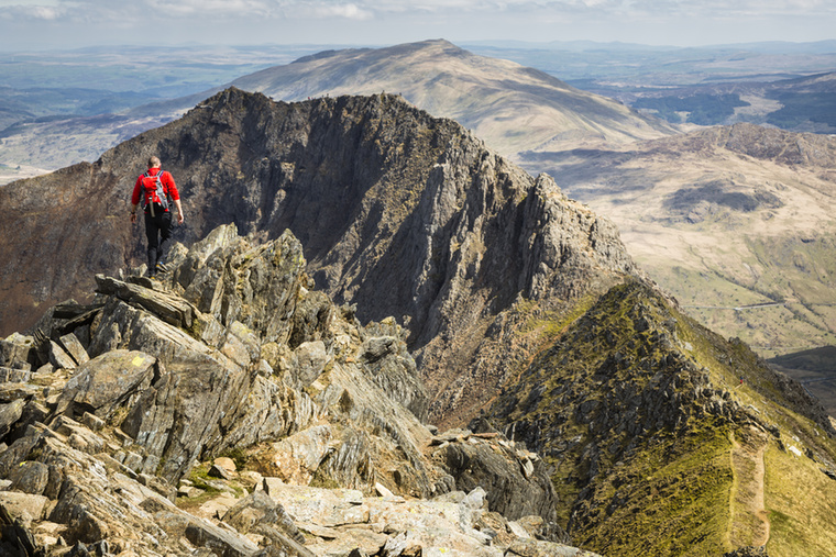 Snowdon, WalesYr Wyddfa, vagy angol nevén Snowdon Wales legmagasabb hegye, és évente több mint félmillió látogatót vonz