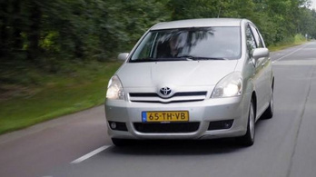 A világból is kiment a 20 éves Toyota – erre még a japánok sem voltak felkészülve