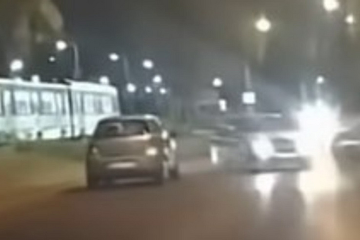 Dávid szerelte le a nénit, aki több autót összetört Toyotájával