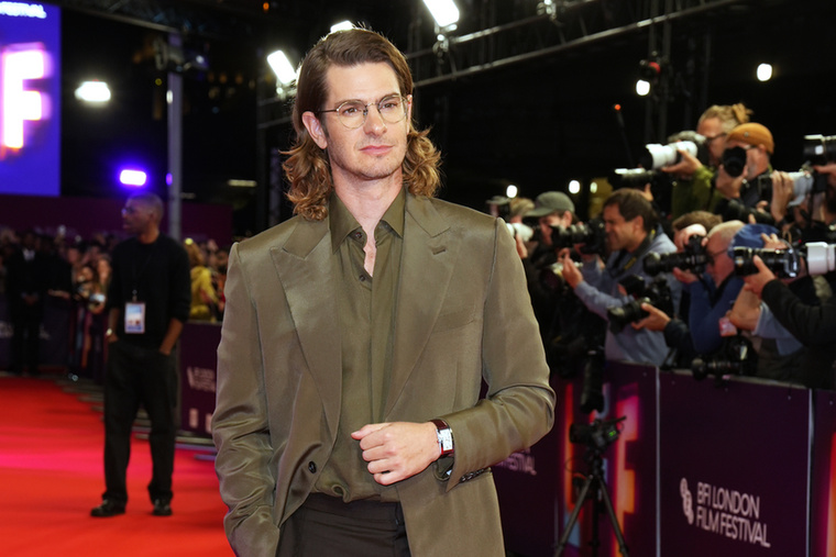 Andrew Garfield&nbsp;Andrew Garfield édesanyja, Lynn 2019-ben hasnyálmirigyrákban halt meg