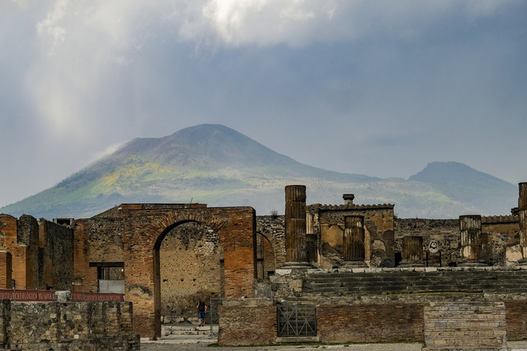 Pompejit nem a láva temette maga aláVulkánkitörésről hallva könnyű lávafolyamokra gondolni, Pompeji esetében azonban nem ez okozta a pusztítást