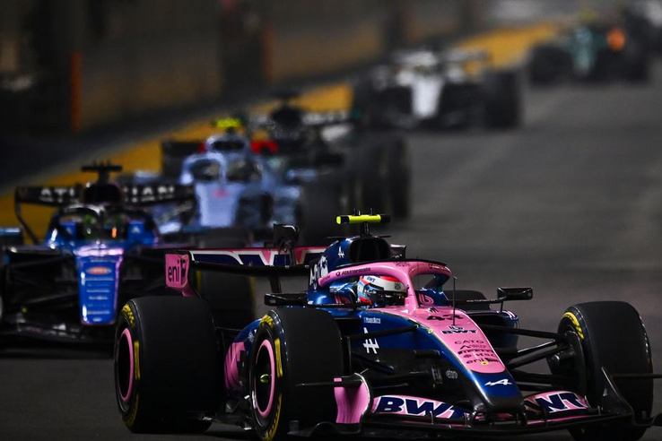 Kezelhetetlenné váltak a rajongók, hátat fordít a közösségi médiának az F1-es pilóta