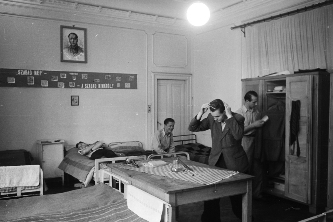 Stefánia (Vorosilov) út, a Petőfi Kollégium hálóterme, 1949